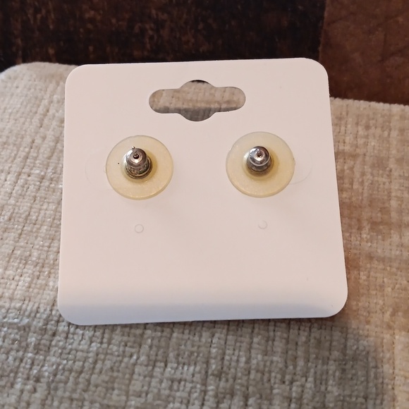 Vintage Faux Pearl Gold Tone Earrings - Picture 8 of 8